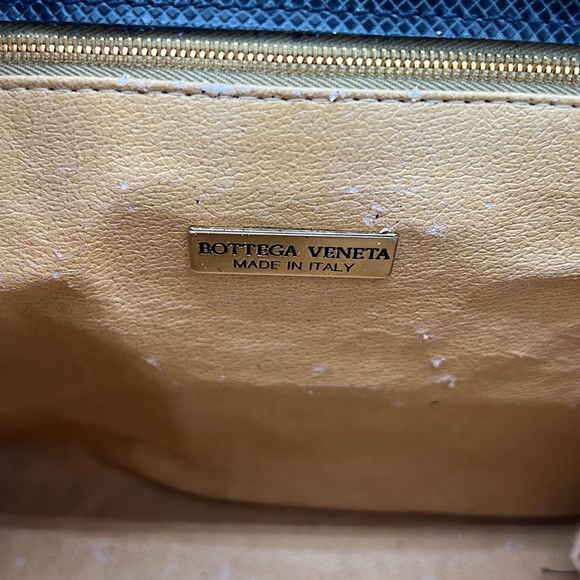 Bottega Veneta leather embossed top handle/crossbody handbag . Made in Italy - Picture 9 of 15